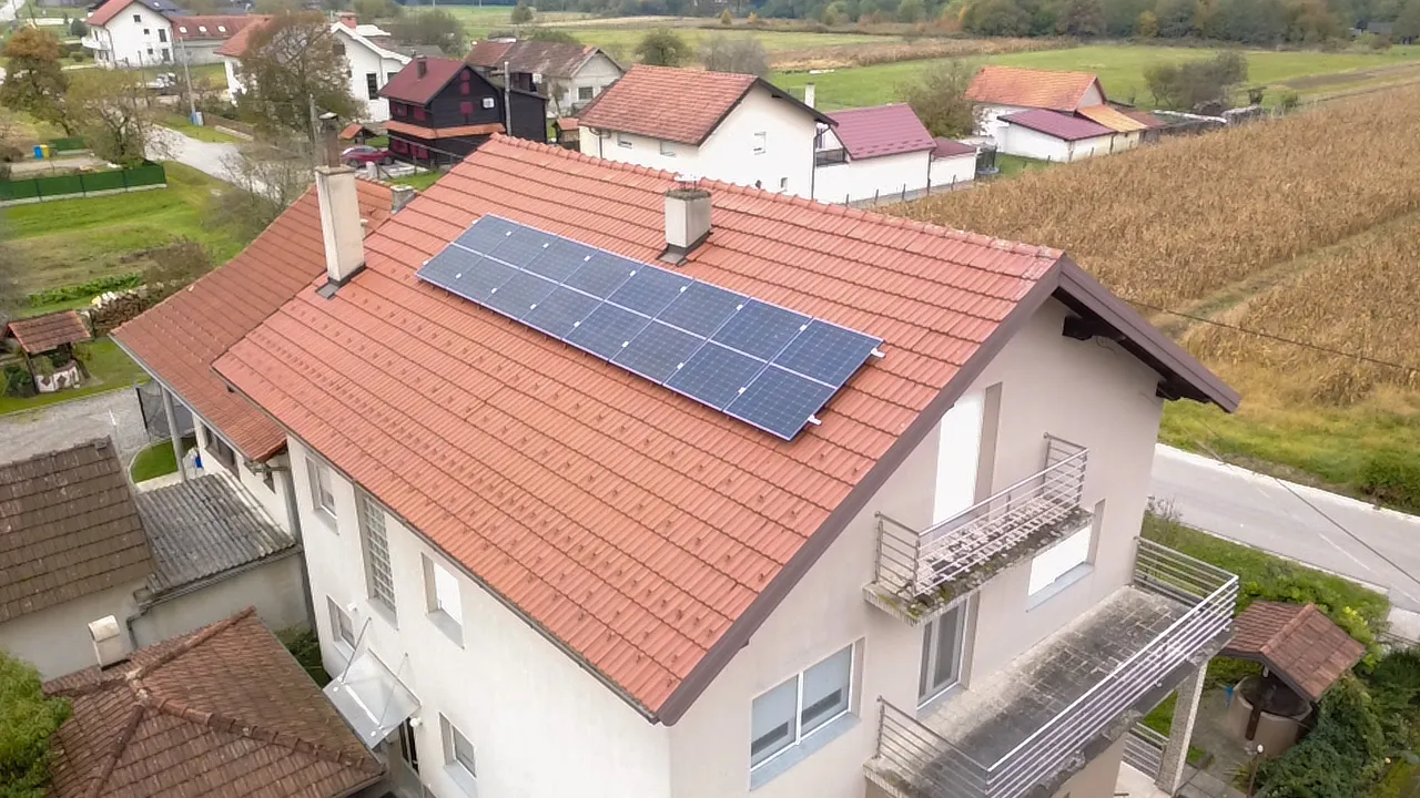 Solarna elektrana na krovu obiteljske kuće, Gudci