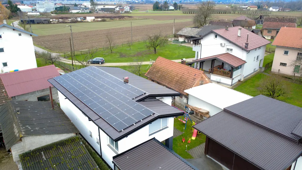 Solarna elektrana, pogled dronom, Samoborski Otok
