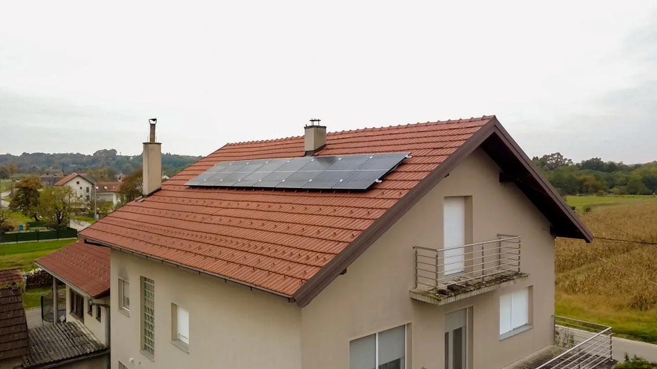 Solarna elektrana, pogled dronom, Gudci