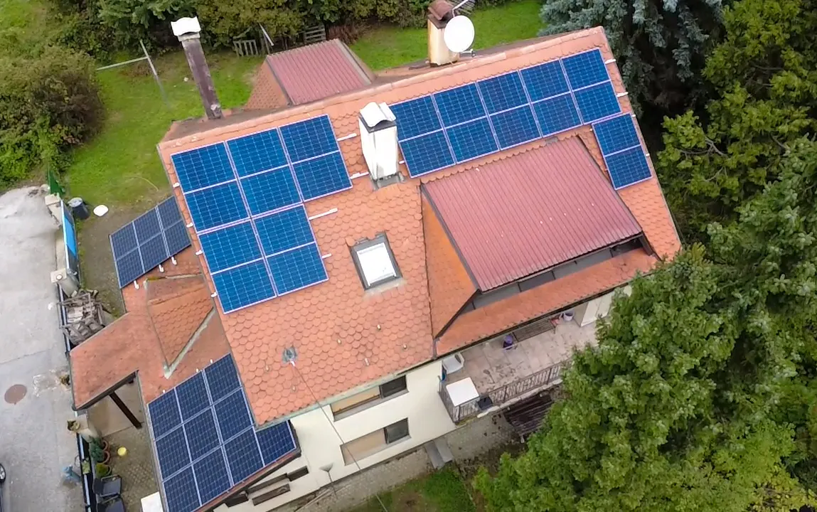 Solarna elektrana, pogled dronom, Novaki