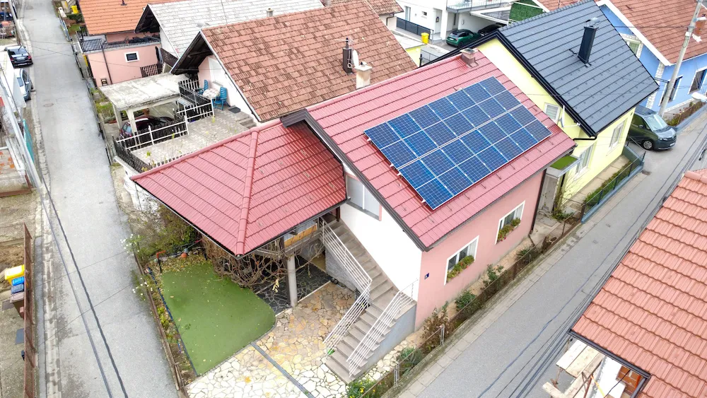 Solarna elektrana, pogled dronom, Put