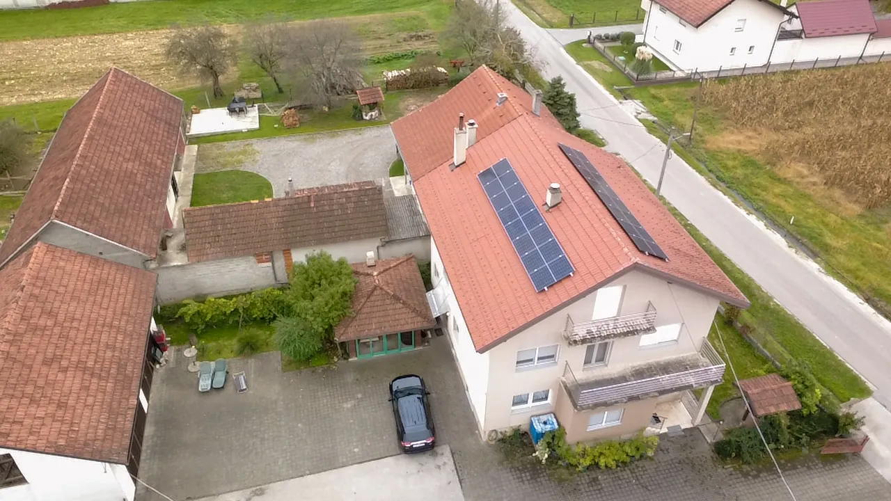 Solarna elektrana, pogled dronom, Gudci